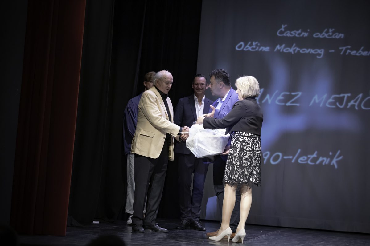 Janezu Mejaču sta ob jubileju čestitala tudi župan Občine Mokronog - Trebelno,  mag. Franc Glušič in podžupanja Snežka Bizjak.